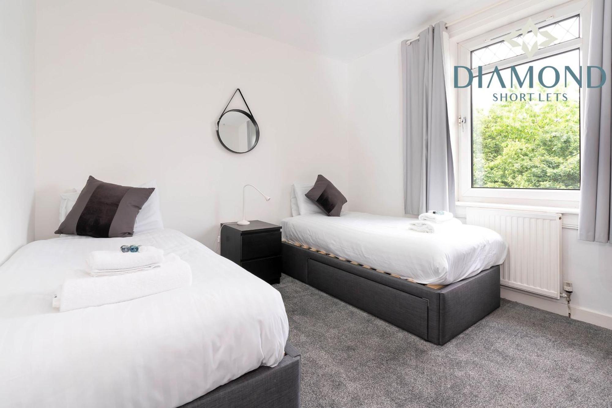 Cosy 2 Bed West End Free Parking *