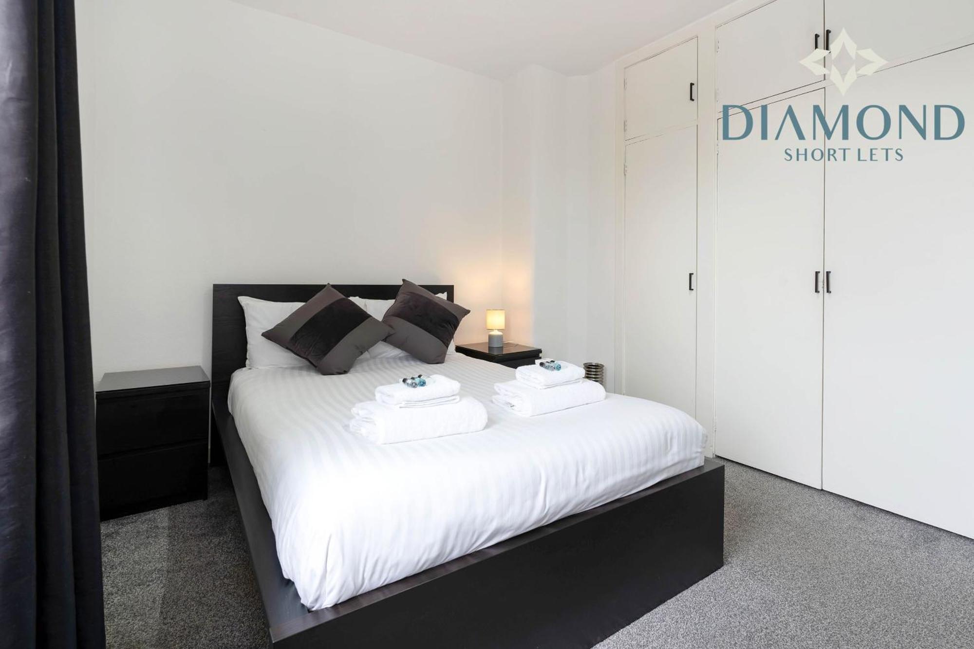 Cosy 2 Bed West End Free Parking *